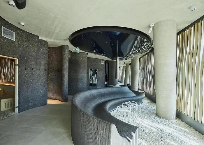 Wave Resort&spa - Penthouse アパート ミエンジズドロイェ